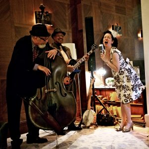 Tara O'Grady @ Winnie's Lounge